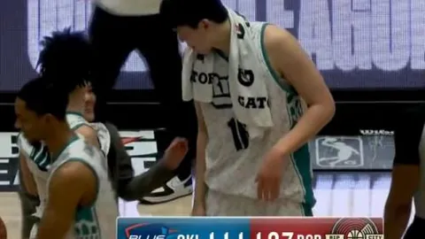 文森特替补闪耀，三分线外狂飙6球，贡献20分关键得分，与最高分持平