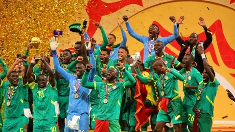 三笘薰盼在赛场绽放，团队携手攻克难关取得胜利